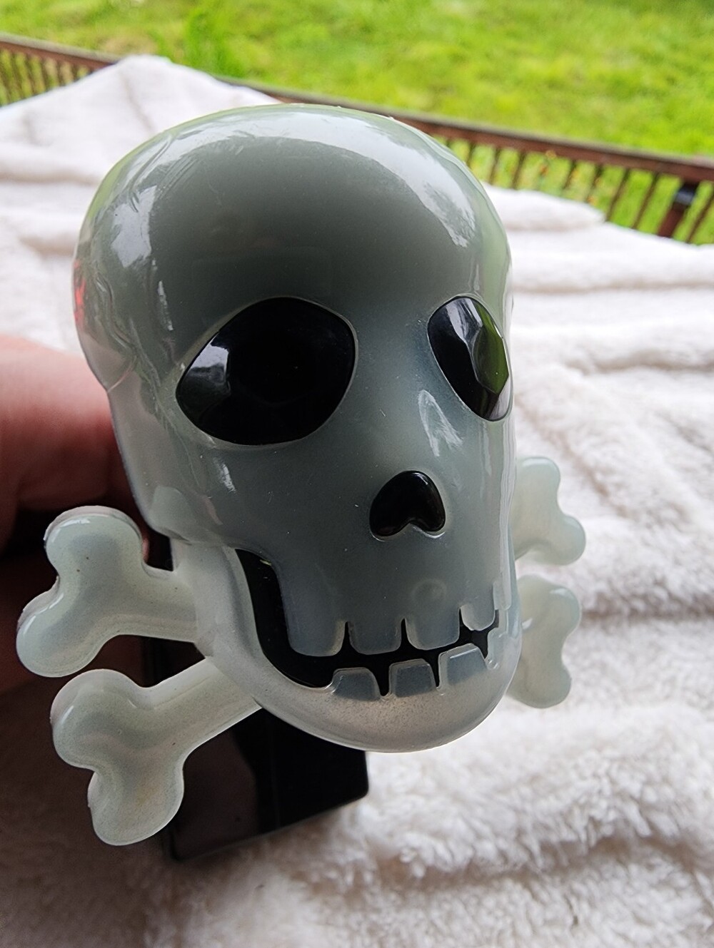 Bath & Body Works Glow-in-the-Dark Skull Crossbones Wallflower Plug Rare